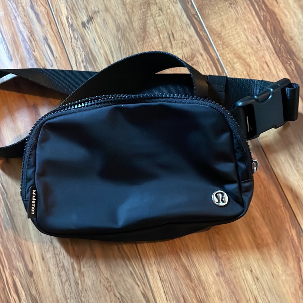 Black Lululemon Fanny!
